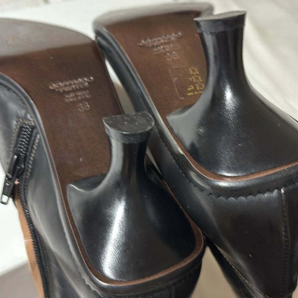 Elegant Black Ankle Boots with Brown Accents - Picture 12 of 13